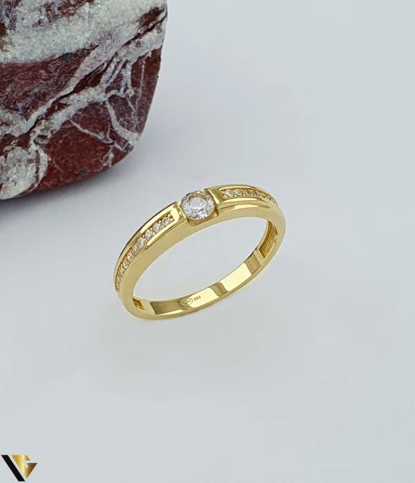 Inel aur 14k, Cristale de zirconiu Greutate: 2.51 grame Latime: 4 mm Diametru: 18.40 mm Masura: UE 18 / RO 58 (circumferinta) Marcaj /  titlu: "585" Locatie: Bacau Calea Marasesti Tel: 0756943079 [1]