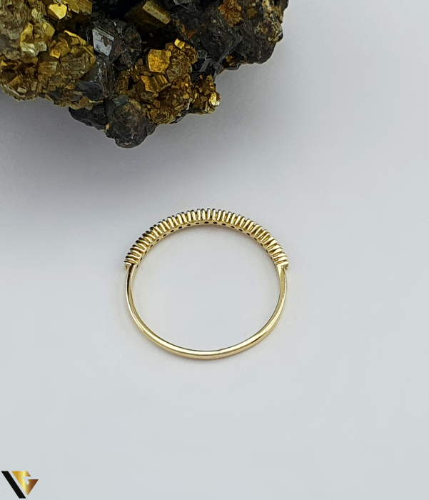 Inel aur 14k, Cristale de zirconiu Greutate: 0.88 grame Latime: 2 mm Diametru: 17.75 mm Masura: UE 16 / RO 56 (circumferinta) Marcaj /  titlu: "585" Locatie: Bacau Calea Marasesti Tel: 0756943079 [2]
