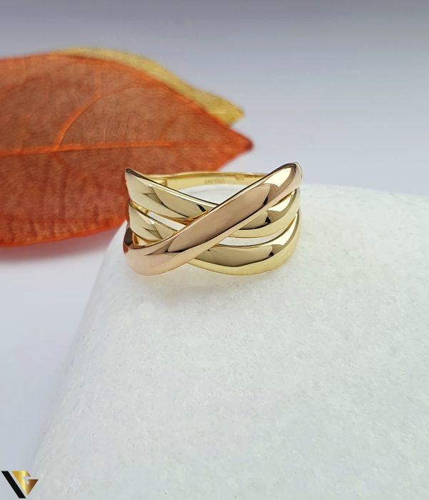 Inel aur 14k Greutate: 3.59 grame Latime: 13 mm Diametru: 19.25 mm Masura: UE 20 / RO 60 (circumferinta) Marcaj /  titlu: "585" Locatie: Bacau Calea Marasesti Tel: 0756943079 [2]