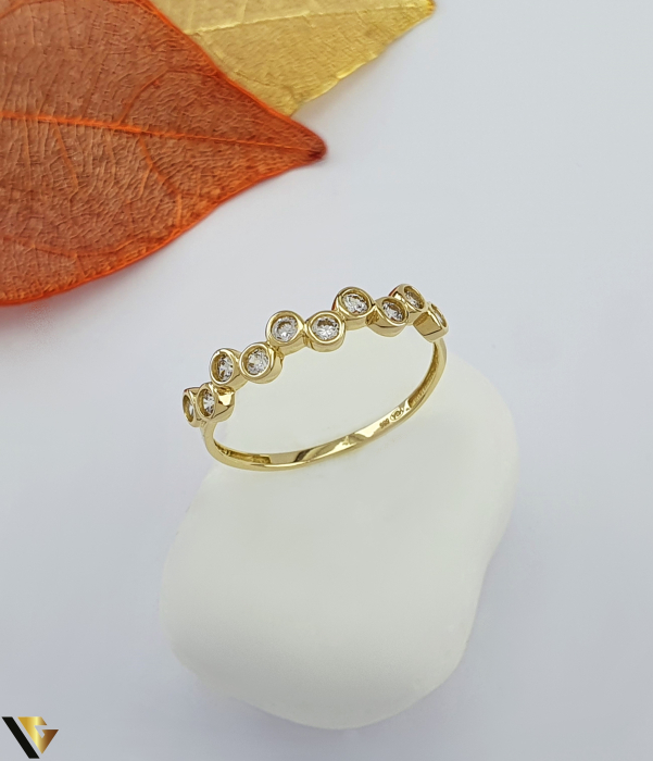 Inel aur 14k, Cristale de zirconiu Greutate: 1.22 grame Latime: 4 mm Diametru: 18.25 mm Masura: UE 17 / RO 57 (circumferinta) Marcaj /  titlu: "585" Locatie: Bacau Calea Marasesti Tel: 0756943079 [1]