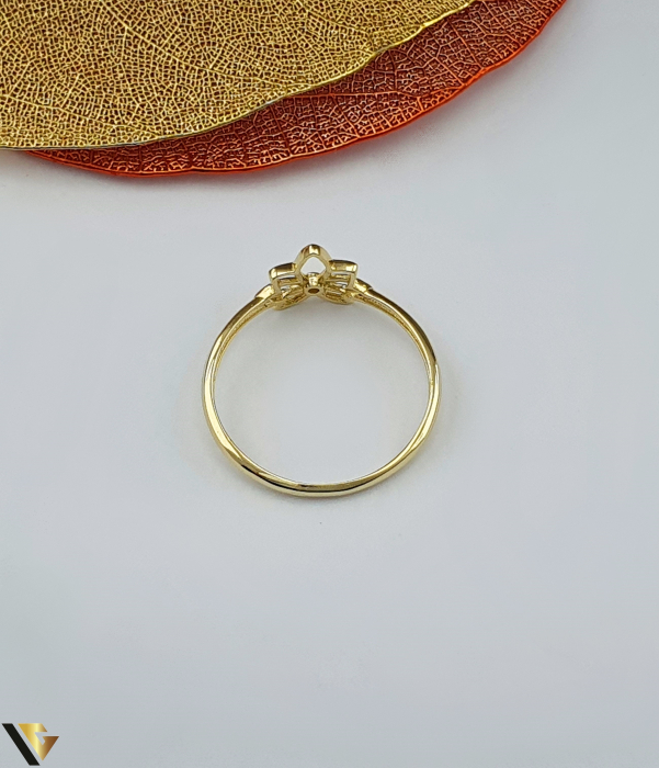 Inel aur 14k, Cristal de zirconiu Greutate: 1.04 grame Latime: 8 mm Diametru: 18.25 mm Masura: UE 17 / RO 57 (circumferinta) Marcaj /  titlu: "585" Locatie: Bacau Calea Marasesti Tel: 0756943079 [2]