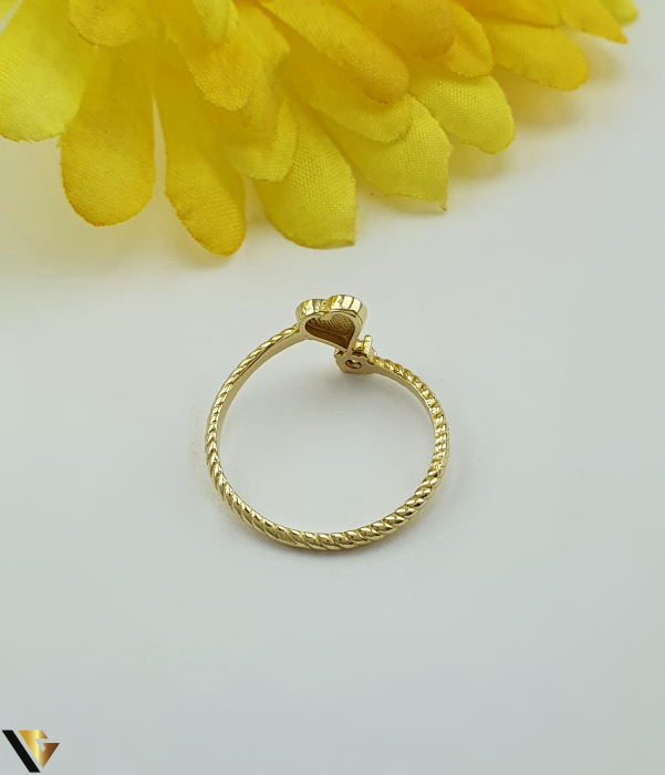 Inel aur 14k, Cristal de zirconiu Greutate: 1.59 grame Latime: 10 mm Diametru: 17.75 mm Masura: UE 16 / RO 56 (circumferinta) Marcaj /  titlu: "585" Locatie: Bacau Calea Marasesti Tel: 0756943079 [2]