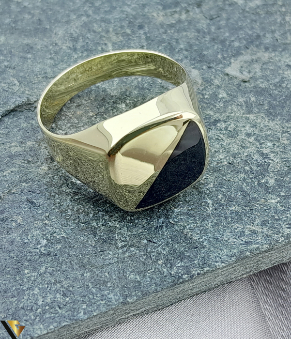 Inel din aur 14k Greutate: 5.70 grame Diametru: 17.00 mm Masura standard: RO 66 (circumferinta)/UE 26 Latime superioara: 15 mm Marcaj/Titlu: "585" Locatie: Podu Iloaiei 0728083344 [2]