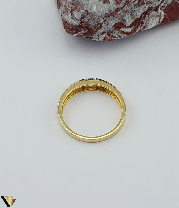 Inel aur 14k, Cristale de zirconiu Greutate: 2.51 grame Latime: 4 mm Diametru: 18.40 mm Masura: UE 18 / RO 58 (circumferinta) Marcaj /  titlu: "585" Locatie: Bacau Calea Marasesti Tel: 0756943079 [3]