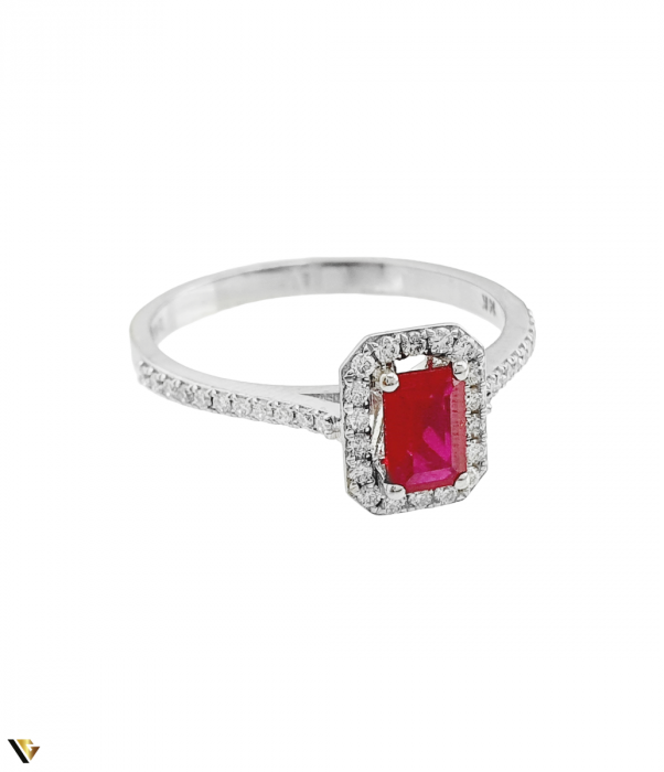 Inel Aur alb 14K  Greutate : 2.61 grame Diamante "Briliant Cut", totalizand 0.24 ct  Stralucire intensa, avand claritate "SI" si culoare "G" Rubin central "Emerald cut " de 0.60 ct, cu dimensiuni de 6 mm / 4 mm   Latime : 9.40 mm Diametrul : 18.90 mm ​​​​​​​Masura standard UE:59.5 si RO:19.5 (circumferinta) Marcaj cu titlul "585"  Locatie Bacau Calea Marasesti Contact : 0756943079 [3]