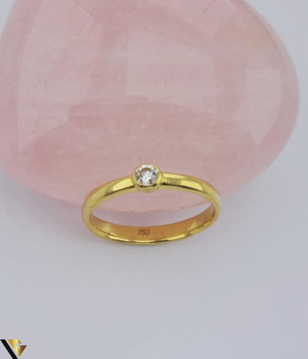 Inel din aur 18 k Greutate: 2.68 gr Diamant  aprox. 0.13 ct Stralucire intensa, fara incluziuni vizibile Diametrul inelului este de 17 mm Masura UE: 13 si RO: 53 (circumferinta) Marcaj/Titlu "750" Stare: Pre-owned / Foarte buna Locatie :HARLAU  0723 353 111 [4]