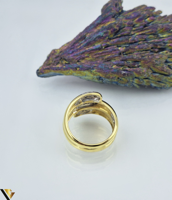 Inel masiv din aur galben de18k Greutate : 7.06 g 33 diamante  de aproximativ 0.01 ct fiecare Carataj total diamante de aproximativ 0.33 ct Latimea in partea superioara: 15.00 mm Diametrul inelului este de 16.10 mm Masura UE11, masura standard RO:51 (circumferinta) Stare: Pre-owned / Foarte buna Locatie Podu Iloaiei Telefon : 0728083344 [2]