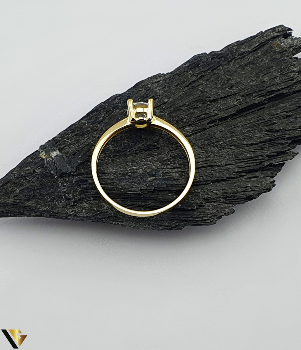 Inel Logodna aur 14k, Cristale de zirconiu Greutate: 1.39 grame Latime: 6 mm Diametru: 17.75 mm Masura: UE 16 / RO 56 (circumferinta) Marcaj /  titlu: "585" Locatie: Bacau Calea Marasesti Tel: 0756943079 [2]