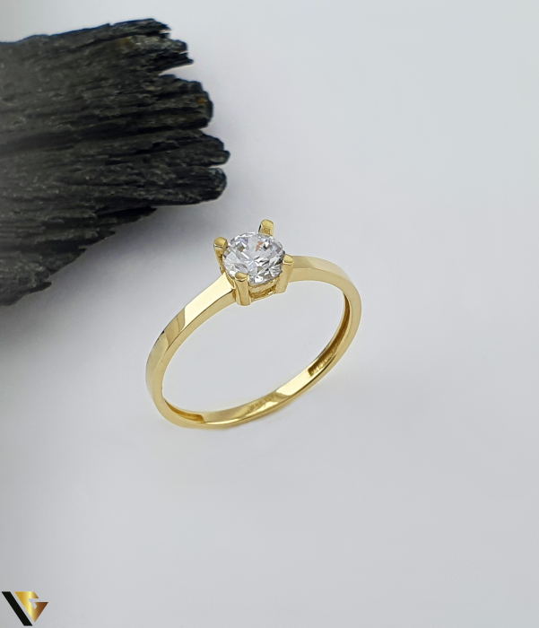 Inel Logodna aur 14k, Cristale de zirconiu Greutate: 1.39 grame Latime: 6 mm Diametru: 17.75 mm Masura: UE 16 / RO 56 (circumferinta) Marcaj /  titlu: "585" Locatie: Bacau Calea Marasesti Tel: 0756943079 [1]