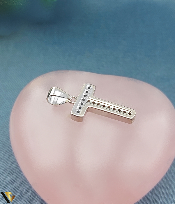 Pandantiv argint, Cristale de zirconiu LITERA LITERE NUME T INITIALA Greutate: 1.46 grame Lungime: 21 mm Latime: 11 mm Marcaj / titlu: "925" Locatie: Bacau Calea Republicii Tel: 0758108978 [1]