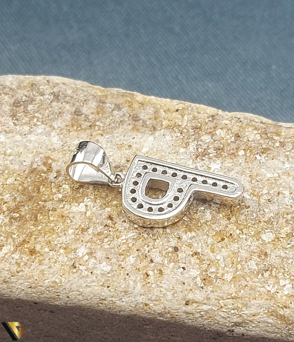 Pandantiv argint, Cristale de zirconiu Ltera, litera P, initiala Greutate: 1.52 grame Lungime: 22 mm Latime: 10 mm Marcaj / titlu: "925" Locatie: Bacau Calea Republicii Tel: 0758108978 [2]