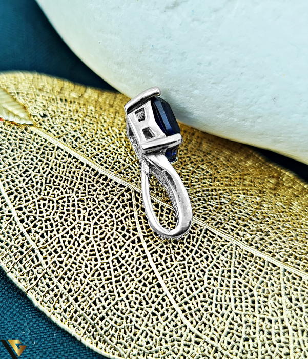 Pandantiv argint, 925 Greutate : 1.11 gr Cristale zirconiu Dimensiuni pandantiv cu tot cu anou: 14.68 mm x 7.89 mm Stare: Produs Nou Marcaj cu titlul "925" Locatie Targu Frumos Contact: 0749369023 [3]