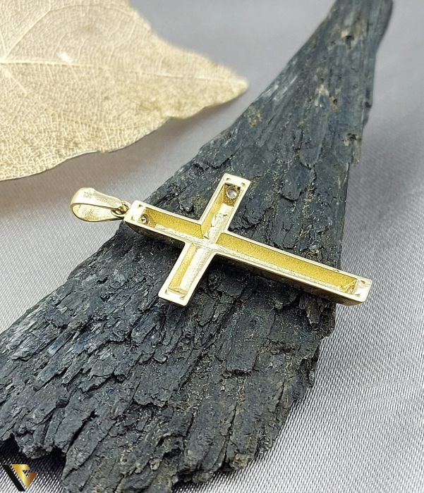 Pandantiv aur 14K, Cristale de zirconiu, Cruce, cruciulita Greutate: 1.61 grame Lungime: 31 mm ( cu anou ) Latime: 17 mm Marcaj / titlu: "585" Locatie: Bacau Calea Republicii Tel: 0758108978 [2]