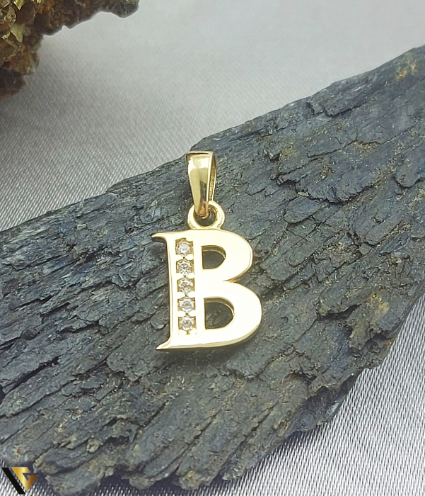 Pandantiv aur 14K, Cristale de zirconiu, litera B , Initiala Greutate: 0.77 grame Lungime: 16 mm ( cu anou ) Latime: 8 mm Marcaj / titlu: "585" Locatie: Bacau Calea Republicii Tel: 0758108978 [1]