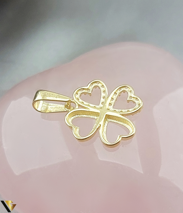 Pandantiv aur 14K, Cristale de zirconiu, trifoi, floare, trifoi cu patru foi Greutate: 0.90 grame Lungime: 19 mm ( cu anou ) Latime: 13 mm Marcaj / titlu: "585" Locatie: Bacau Calea Republicii Tel: 0758108978 [2]