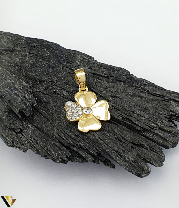 Pandantiv aur 14K, Cristale de zirconiu Greutate: 1.06 grame Lungime: 17 mm ( cu anou ) Latime: 11 mm Marcaj / titlu: "585" Locatie: Bacau Calea Marasesti Tel: 0756943079 [1]