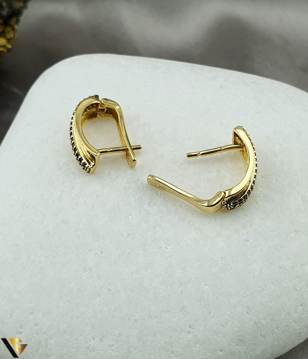 Cercei aur 14K, Cristale de zirconiu Greutate: 3.75 grame Lungime: 18 mm Latime: 7 mm Pre-owned / Stare foarte buna Marcaj / titlu: "585" Locatie: Bacau Calea Marasesti Tel: 0756943079 [2]