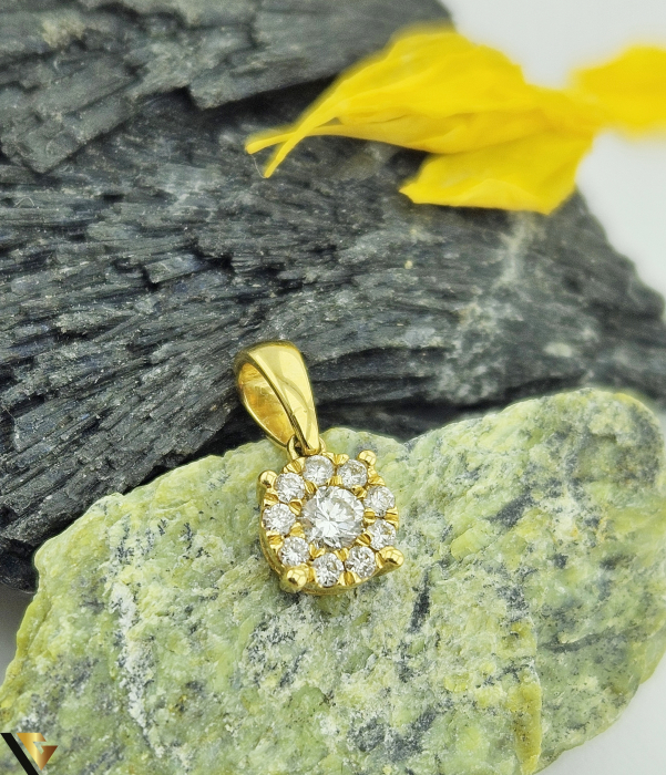 Pandantiv Aur 18K  Diamante naturale "Brilliant Cut", totalizand 0.17 ct Dimensiuni pandantiv (cu anou) : 11 mm / 5.3 mm  Marcaj cu titlul "750" Locatie:HARLAU 0723353111 [4]