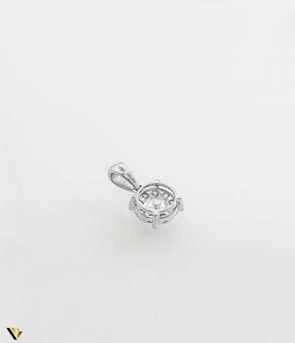 Lant cu Pandantiv Aur Alb 18k Greutate  : 2.92 g 10 diamante naturale ,,Brilliant cut" insumand un carataj total de 0.47 ct Dintre acestea, diamantul central este de 0.23 ct, incojurat de 9 diamate de 0.0266 ct Culoare si Claritate : F    VSI-SI Lungime (cu anou) si Latime : 12 mm /  6 mm Marcaj cu titlul " 750 " " D 0.47 " Locatie Podu Iloaiei Contact: 0728083344 [4]