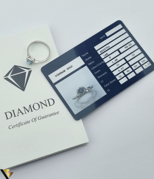 Set format din lant cu pandantiv,cercei  si inel din Aur 14k, 585 4.72 grame Diamante cu un total de 0.27ct Dimensiuni lant cu pandantiv 42cm Pandantiv cu diamante 0.07ct si topaz 0.32ct Dimensiuni cercei: 7 mm / 7 mm Diamante cercei 0.13ct si topaz 0.62ct Diametrul inelului este de 17.3 mm Masura UE: 14 / Masura standard RO: 54 (circumferinta) Diamante inel  0.07ct si topaz 0.32ct Produsele se pot vinde atat impreuna cat si separat dupa cum urmeaza: Lant cu pandantiv: 1.37 grame - 1370 lei Cercei: 1.40 grame - 1750 lei Inel: 1.95 grame - 1715 lei Stare: Produs Nou ,insotit de certificat Marcaj cu titlul "585" Locatie HARLAU ______________________________ [4]
