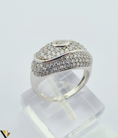 Inele din argint - Inel din argint, 925 3.76 grame Latime inel 11 mm Diametrul inelului este de 16mm (masura standard RO:51si UE: 11) Cristale de zirconiu Marcaj cu titlul "925" Locatie HARLAU