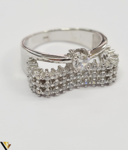Inel din argint, 925 5.08 grame Latime inel 9 mm Diametrul inelului este de 19mm (masura standard RO: 59 si UE: 19) Marcaj cu titlul "925" Locatie HARLAU [1]