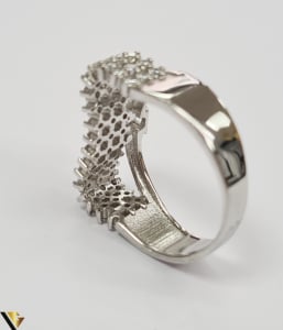 Inel din argint, 925 5.08 grame Latime inel 9 mm Diametrul inelului este de 19mm (masura standard RO: 59 si UE: 19) Marcaj cu titlul "925" Locatie HARLAU [3]
