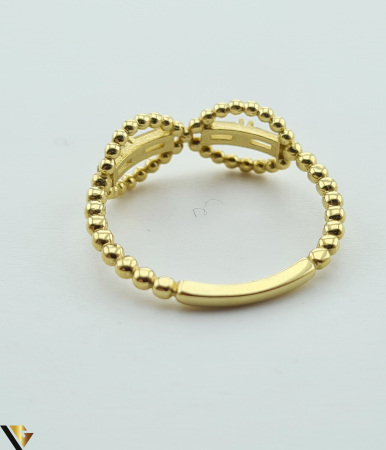 Inel din aur 14k, 585 2.09 grame Latime inelului la partea superioara este de 7 mm Diametrul inelului este de 18mm Masura standard RO: 62 si UE: 22 Marcaj cu titlul "585" Locatie Harlau [2]