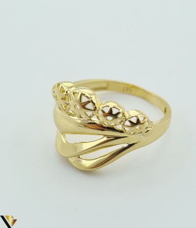 Inel din aur 14k, 585 2.95 grame Latime inelului la partea superioara este de 14 mm Diametrul inelului este de 17.5mm Masura standard RO: 55 si UE: 15 Marcaj cu titlul "585" Locatie Harlau [2]