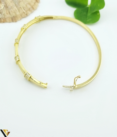 Bratara fixa aur 14k, Cubic Zirconia Greutate: 6.31 grame Latime: 6.12 mm Dimensiune interioara: 60 mm / 50 mm Brățara nu conține inserții metalice sau arc interior Marcaj / titlu: 585 Locatie: HARLAU Tel: 0723353111 [1]