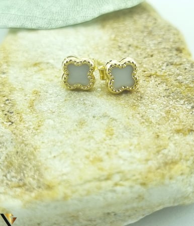 Bijuterii din aur - Cercei aur 14k, Ceramica Greutate: 1.15 grame Dimensiune: 6 mm / 6 mm Sistem de prindere: tija + fluturas Marcaj / titlu: 585 Locatie: HARLAU Tel: 0723353111