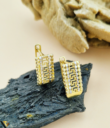 Cercei din aur - Cercei din aur  14k, 585 Greutate:3.17gr Lungimea cerceilor  18.3 mm Latimea cerceilor   8.6 mm Produs NOU Marcaj cu titlul 585