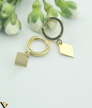 Cercei din aur - Cercei aur 14k Greutate: 1.80 grame Dimensiune: 22.20 mm / 7.50 mm Marcaj / titlu: 585 Locatie: HARLAU Tel: 0723353111