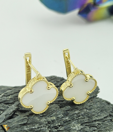 Cercei din aur - Cercei aur 14k, ceramica Greutate: 4.53 g Lungime: 15 mm Latime: 13 mm Diametru forma decorativa: 13 mm Marcaj / titlu: "585" Locatie: HARLAU Tel : 0723353111
