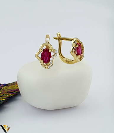 Cercei din aur - Cercei aur 14k Rubine de sinteza si Cristale de zirconiu Greutate: 2.18 grame Lungime: 11 mm Latime: 10 mm Marcaj / titlu: 585 Locatie: Bacau Calea Marasesti Tel: 0756943079