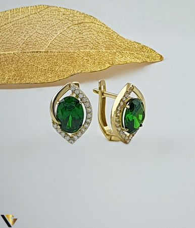 Cercei din aur - Cercei aur 14k, Cristale de zirconiu Greutate: 2.88 grame Lungime: 14 mm Latime: 10 mm Marcaj / titlu: 585 Locatie: Bacau Calea Marasesti Tel: 0756943079