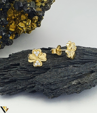 Cercei din aur - Cercei aur 14k, Cristale de zirconiu Greutate: 1.29 grame Lungime: 13 mm Latime: 9 mm Sistem de prindere: tija + fluturas Marcaj / titlu: 585 Locatie: Bacau Calea Marasesti Tel: 0756943079