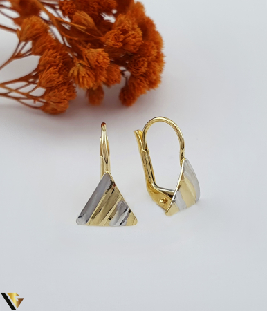 Cercei din aur - Cercei aur 14k Greutate: 1.26 grame Lungime: 15 mm Latime: 10 mm Marcaj / titlu: 585 Locatie: Bacau Calea Marasesti Tel: 0756943079