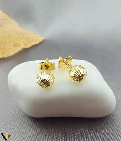 Cercei din aur - Cercei  aur 14K, bobite, sfere, tija cu fluturas, cui Greutate: 1.02 grame Diametru: 5.5 mm Lungime tija: 10 mm Marcaj / titlu: "585" Locatie: Bacau Calea Republicii Telefon: 0758108978