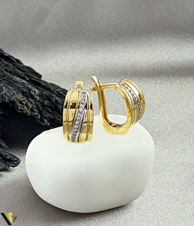 Cercei din aur - Cercei aur 14k, Cristale de zirconiu Greutate: 3.16 grame Lungime: 13 mm Latime: 8 mm Marcaj / titlu: 585 Locatie: Bacau Calea Marasesti Tel: 0756943079