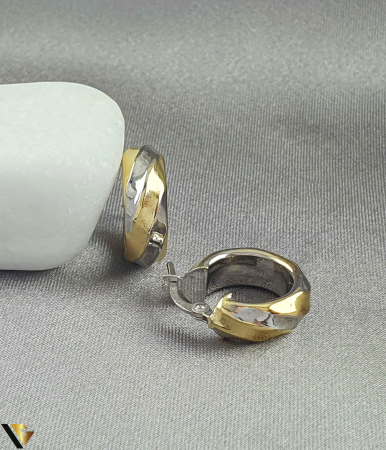 Cercei din aur - Cercei aur 14k Greutate: 2.08 grame Diametru interior: 11 mm Latime: 5.5 mm Marcaj / titlu: 585 Locatie: Bacau Calea Marasesti Tel: 0756943079