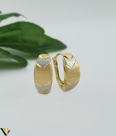 Cercei din aur - Cercei aur 14k Greutate: 1.82 grame Lungime: 15 mm Latime: 6 mm Marcaj / titlu: 585 Locatie: Bacau Calea Marasesti Tel: 0756943079