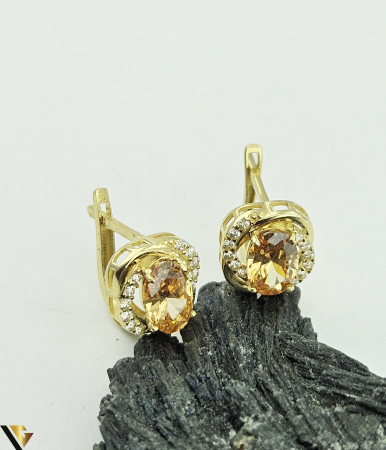 Cercei din aur - Cercei aur 14k Greutate: 2.64 grame Lungime: 10.6 mm Latime: 9 mm Marcaj / titlu: 585 Locatie: HARLAU Tel: 0723353111