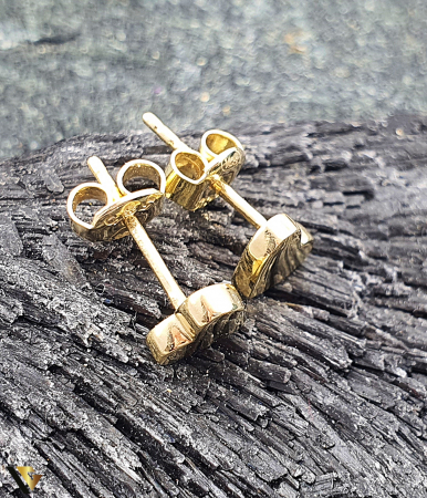 Cercei din aur 14k, 585 INIMA INIMIOARA PERFECT Greutatea: 1.04 gr Dimensiuni maxime cercei 6 mm / 5 mm Marcaj cu titlul "585" Locatie Pascani Telefon: 0756970372 [2]