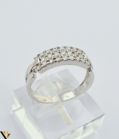 Inele din argint - Inel din argint, 925 2.02 grame Latime inel 5mm Diametrul inelului este de 16.5mm (masura standard RO:52 si UE: 12) Cristale de zirconiu Marcaj cu titlul "925" Locatie HARLAU