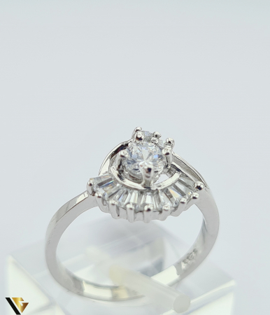 Inele din argint - Inel din argint, 925 2.24 grame Latime inel 10 mm Diametrul inelului este de 16.5mm (masura standard RO:52 si UE: 12) Cristale de zirconiu Marcaj cu titlul "925" Locatie HARLAU