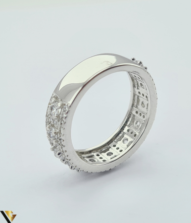 Inel din argint, 925 4.12 grame Latime inel 6mm Diametrul inelului este de 17.5mm (masura standard RO:55 si UE: 14) Cristale de zirconiu Marcaj cu titlul "925" Locatie HARLAU [2]