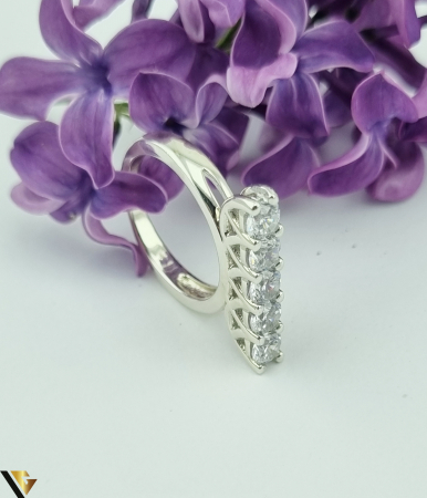 Inel Argint 925, cubic zirconia Greutate: 4.96 grame Diametru inel: 17.50 mm Masura: UE 15 / RO 55 Marcaj cu titlul "925" Locatie: Harlau 0723 353 111 [2]