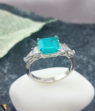 Bijuterii din argint - Inel din argint 925 , Paraiba si Zirconiu, VERDE TURCOAZ, ELEGANT Greutate: 3.22 grame Latime: 8 mm Diametru: 18 mm  Masura:  UE 17 / RO 57 (circumferinta) Marcaj / titlu: "925" Locatie Bacau Calea Republicii Tel: 0758108978