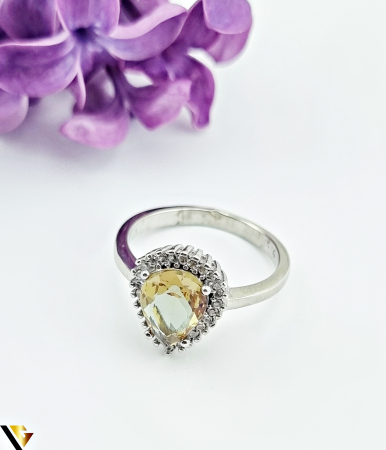 Inel argint 925, zultanit si cristale de zirconiu Greutate: 3.18 grame Diametru: 17 mm Marime: UE 13 / RO 53 ( circumferinta) Marcaj / titlu "925" Locatie Harlau 0723 353 111 [1]